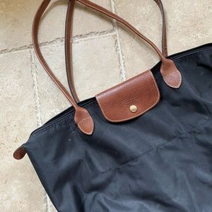 Longchamp
Large Le Pliage Shoulder Tote in black